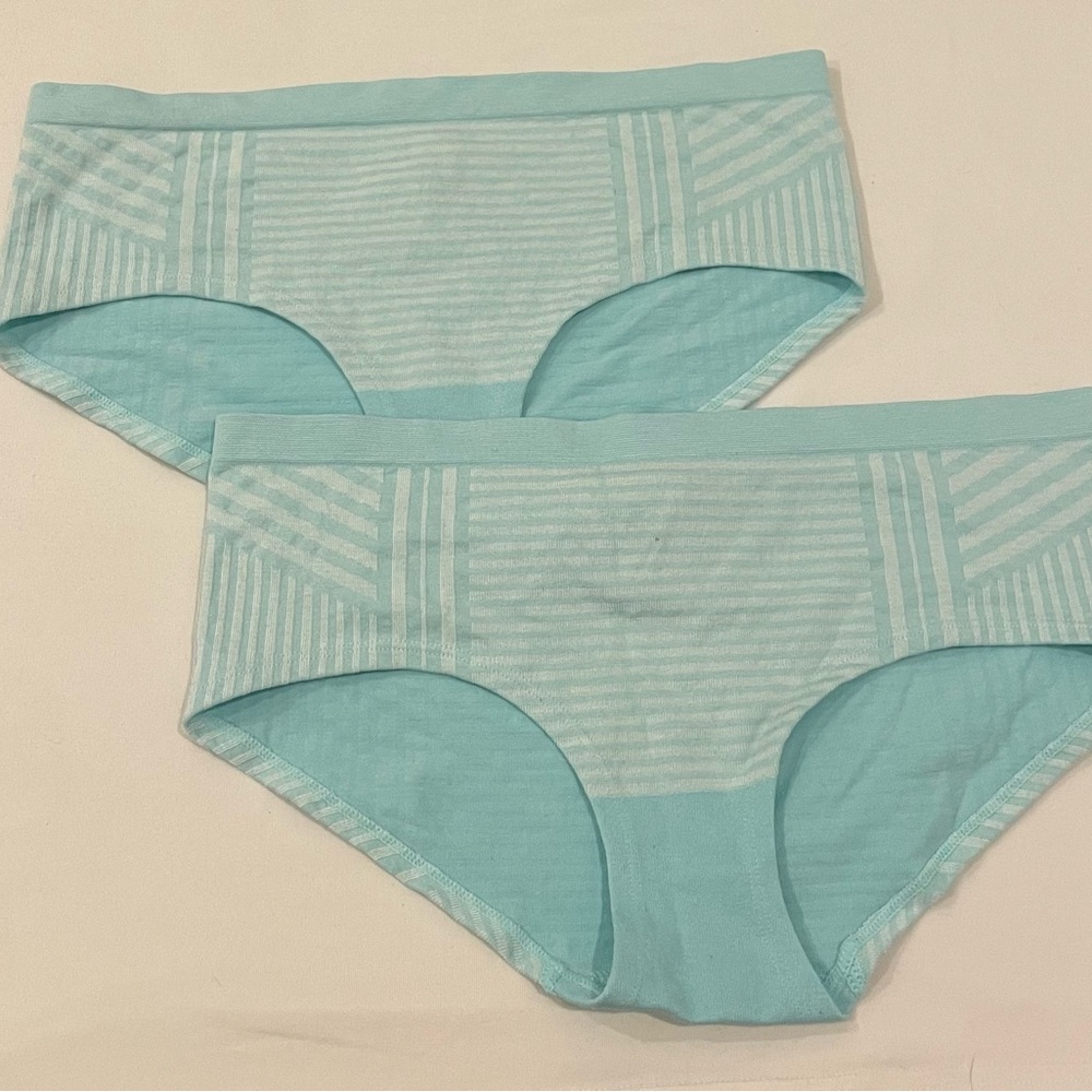 NEW WITH TAGS VICTORIA’S SECRET 2 PK SIZE M SUPPER STRETCHY HIPHUGGER PANTIES